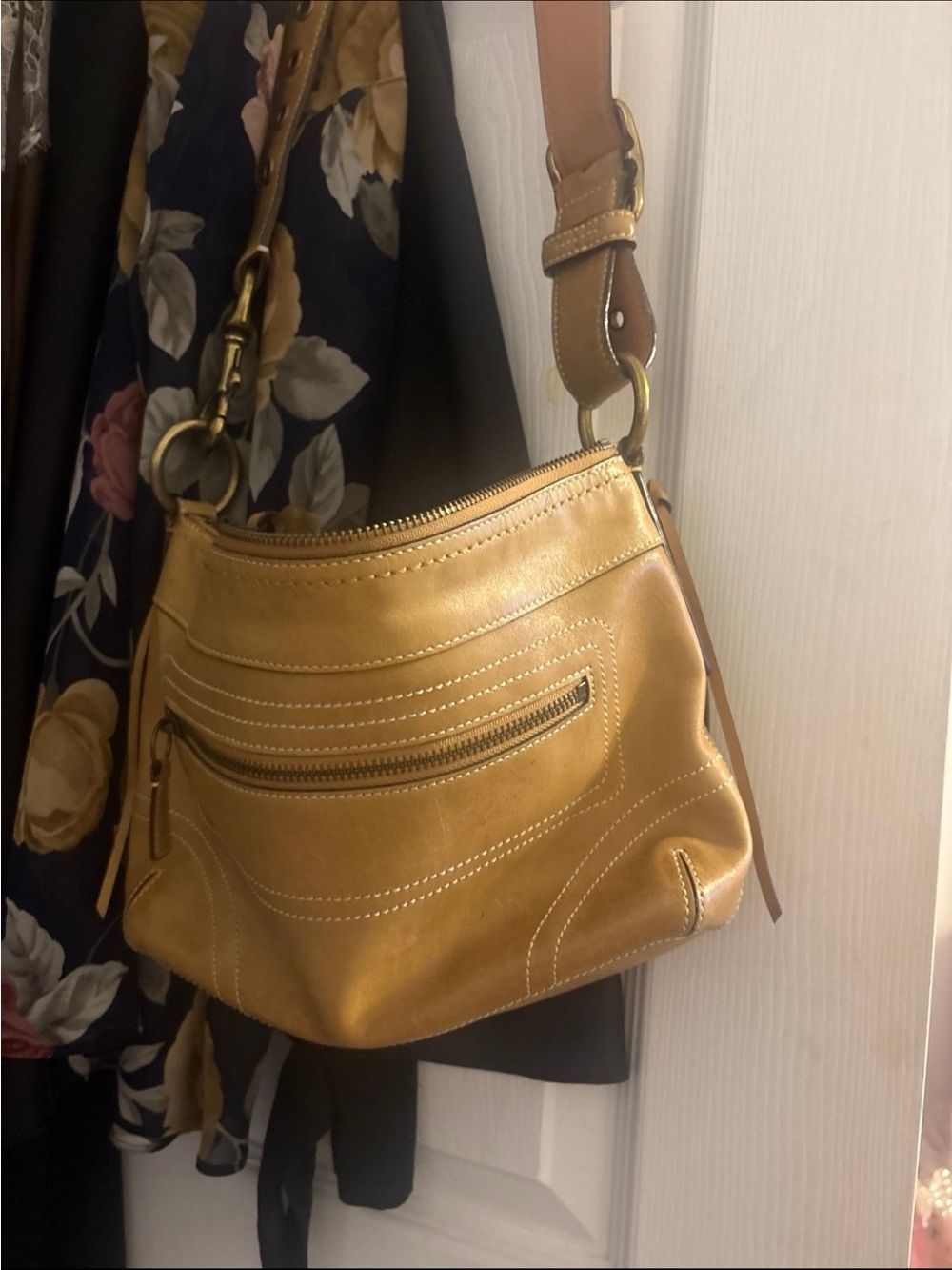 Vintage genuine leather COACH purse - Picture 7 of 7